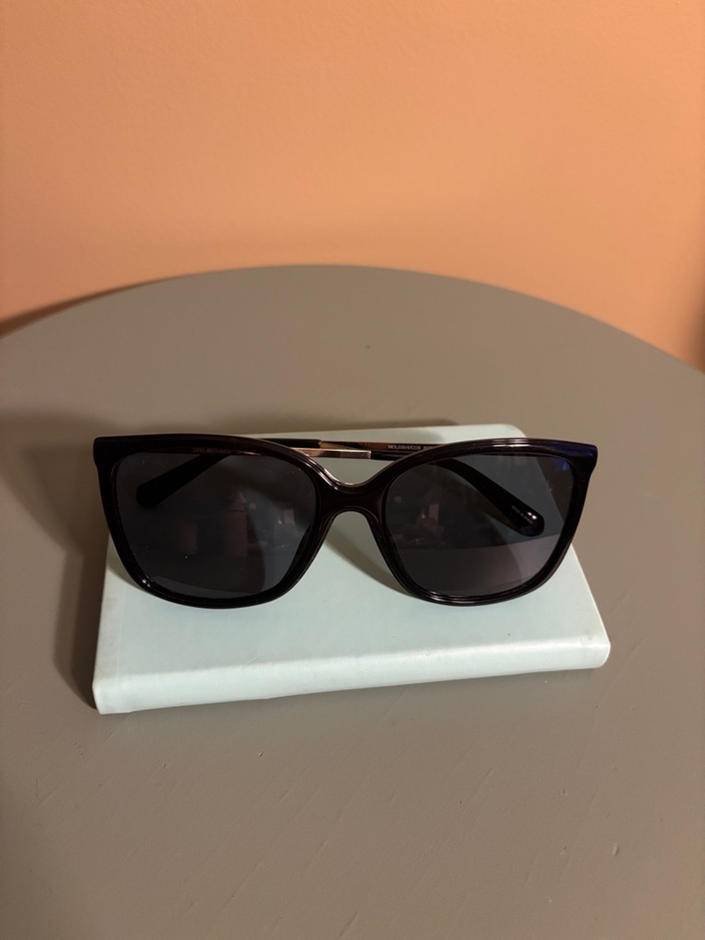 Love Moschino Black Cat-Eye Sunglasses with Dark Lenses and Subtle Gold Detail